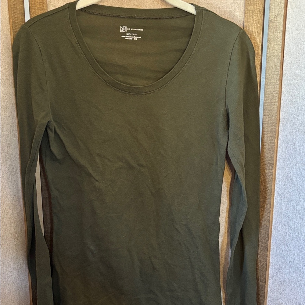 FINAL MARKDOWN No Boundaries Junior Olive Long Sleeve Top Small